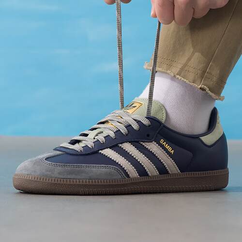 Adidas阿迪达斯三叶草男女休闲运动鞋KI8888