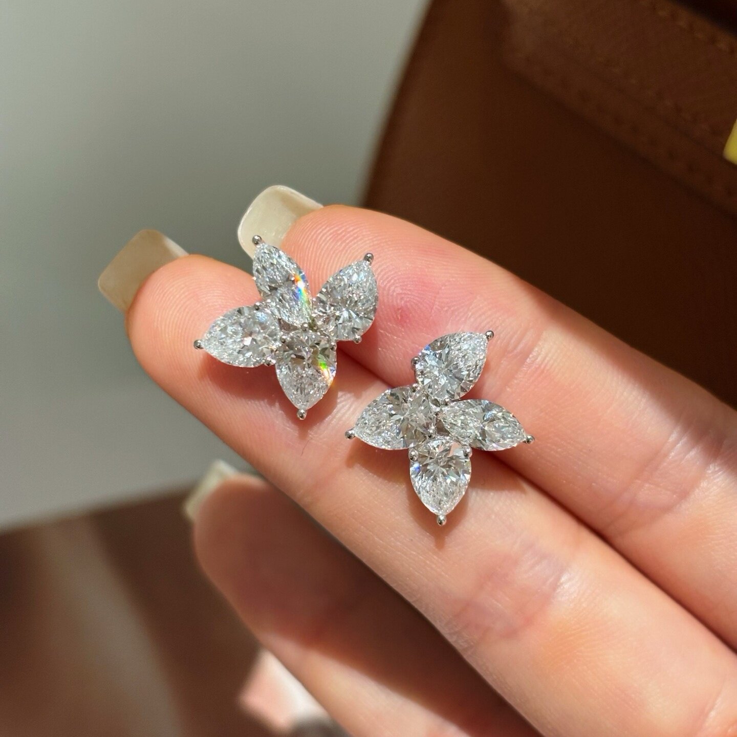 18K白金培育钻cluster不规则花朵耳钉人工人造合成钻石花簇耳饰女