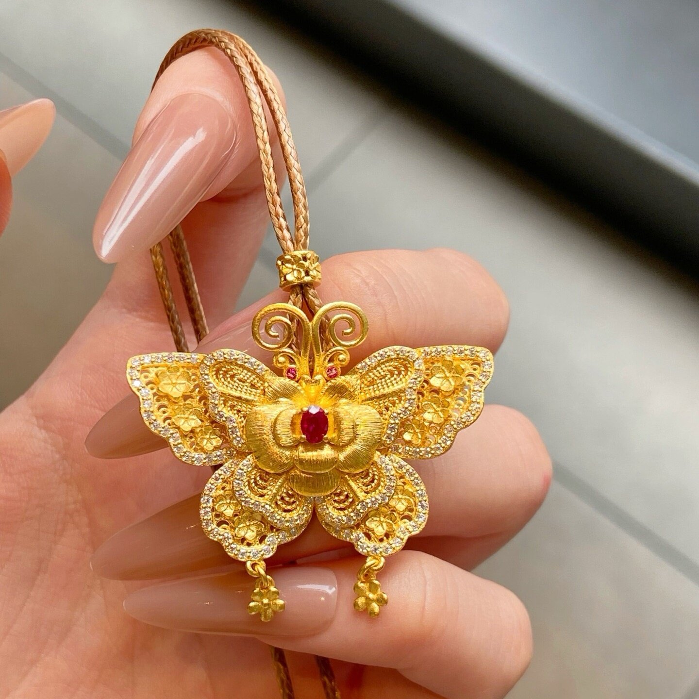 黄金拉丝镶嵌花蝴蝶项链 999足金吊坠情人节送女友生日礼物锁骨链