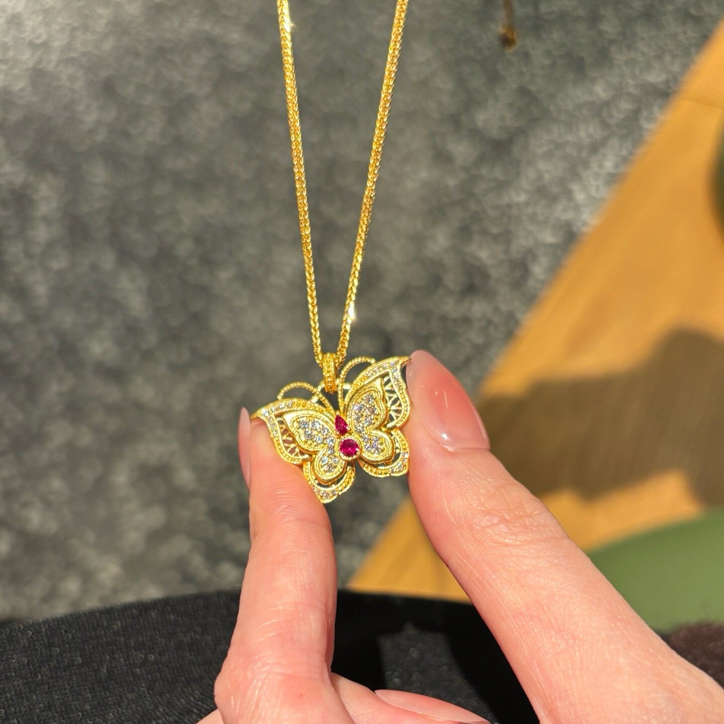 黄金故宫玲珑花蝶项链 999足金吊坠情人节送女朋友生日礼物锁骨链