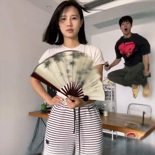 纽扣旋转飞扇coser拍视频魔术表演道具古风国风少女可以转的扇子