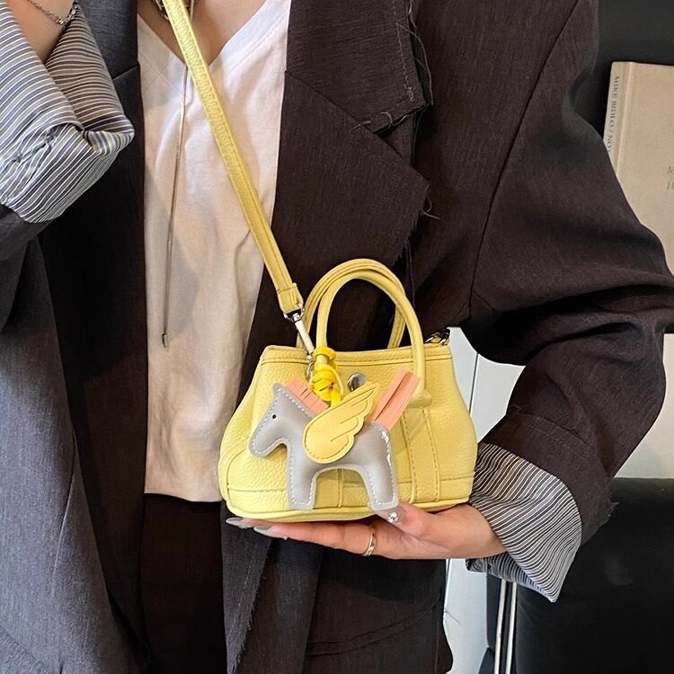 黄色超火精致迷你小包包女2026新款轻奢小众高级感巨好看斜挎小包