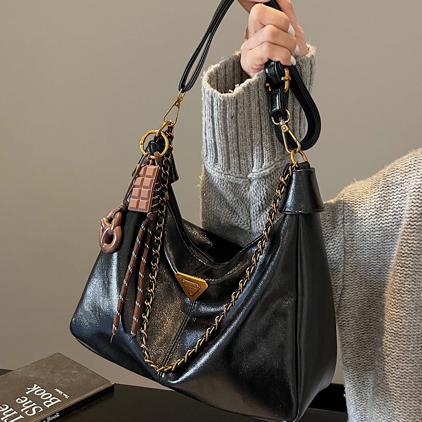 大容量托特包包女式2025新款百搭轻奢小众高级质感超火通勤斜挎包