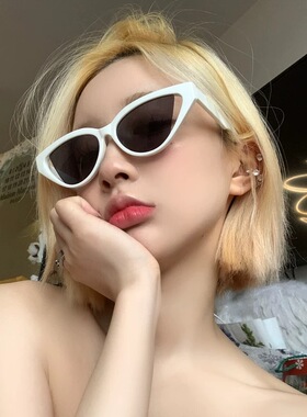 三角猫眼墨镜镂空白色框拍照凹造型太阳眼镜表演女高级感女式女款