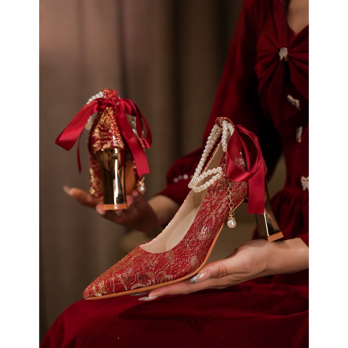 尖头珍珠链条红色秀禾婚鞋女粗跟不累脚高跟鞋中式敬酒礼服新娘鞋