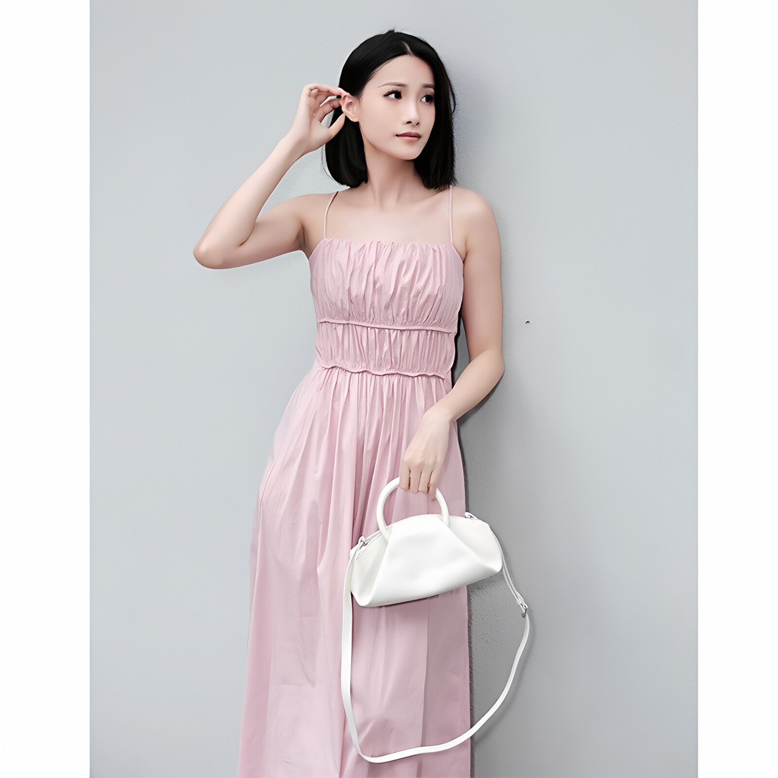 吊带高级感长裙修身休闲度假风女夏缩褶版型连衣裙女抹胸连衣裙