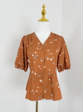 J2064印花减龄V领小衫2025夏季新款高腰显瘦单排扣泡泡袖上衣