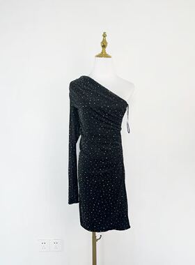 B2250黑色斜肩烫钻连衣裙女辣妹风露肩收腰显瘦包臀短款小黑裙