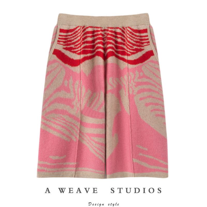 眼前一亮！复古酒红抽象提花廓形密织毛衣短裤纯山羊绒套装2024冬