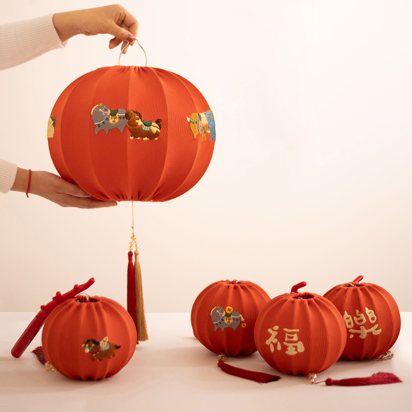 马年八骏图刺绣灯笼新款2026新年春节装饰挂件大红阳台一对挂饰