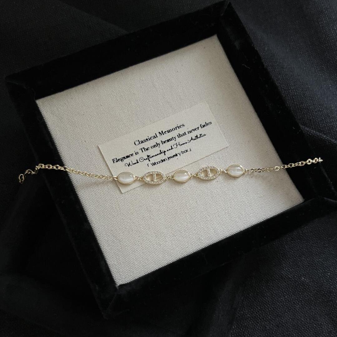 天然贝母手链女2025新款法式气质轻奢小众高级感精致猫眼石手饰品