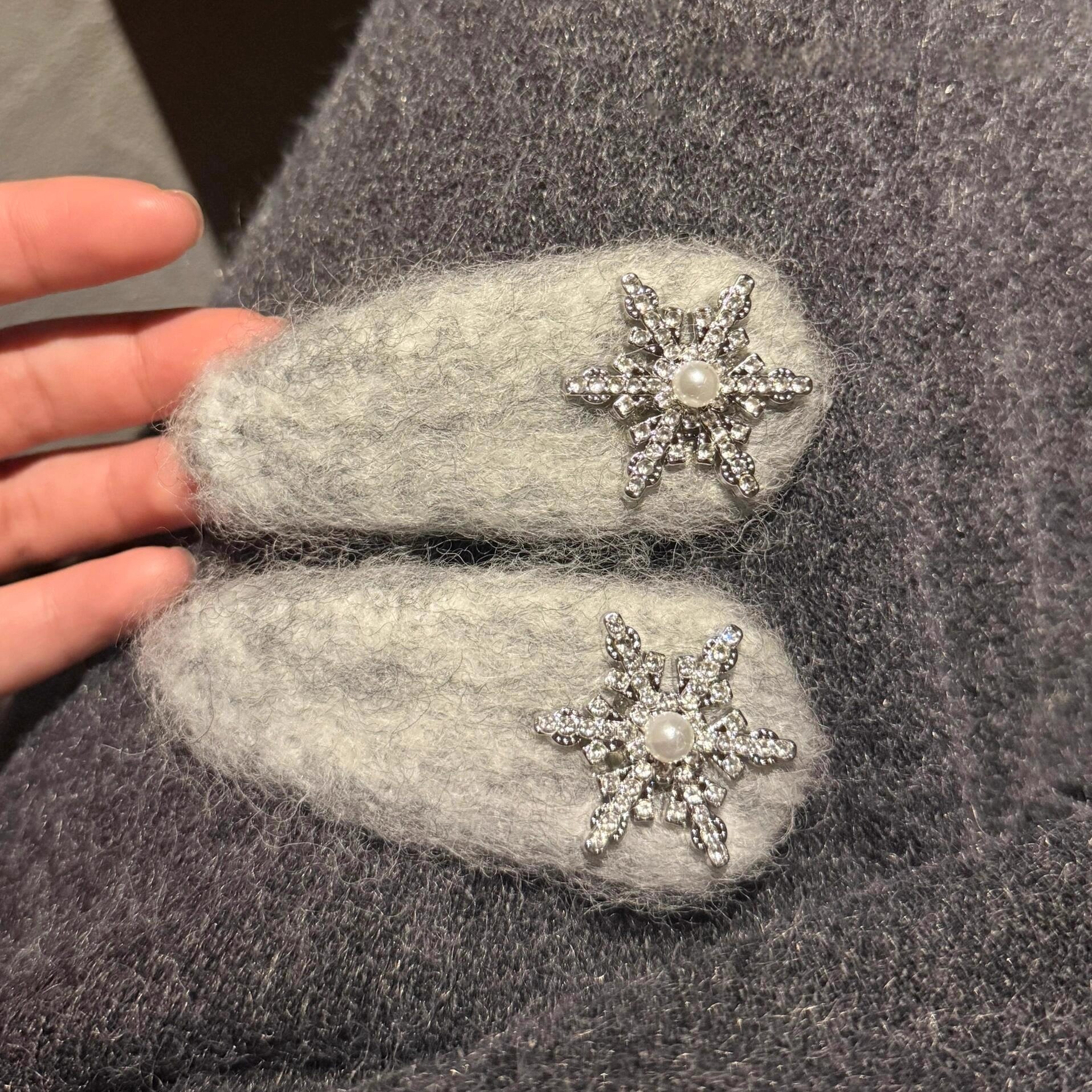 【一片雪花】秋冬氛围感毛绒发夹侧边夹女珍珠雪花BB夹一字夹发饰