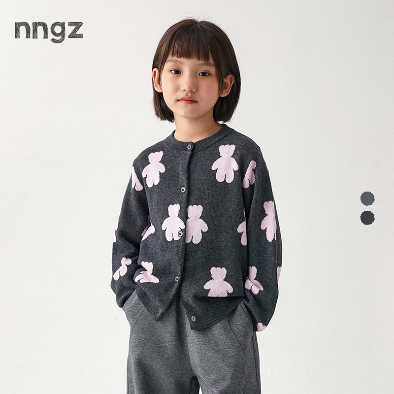 NNGZ设计师女童玩偶提花毛衣2026春季新款儿童柔软针织衫童装