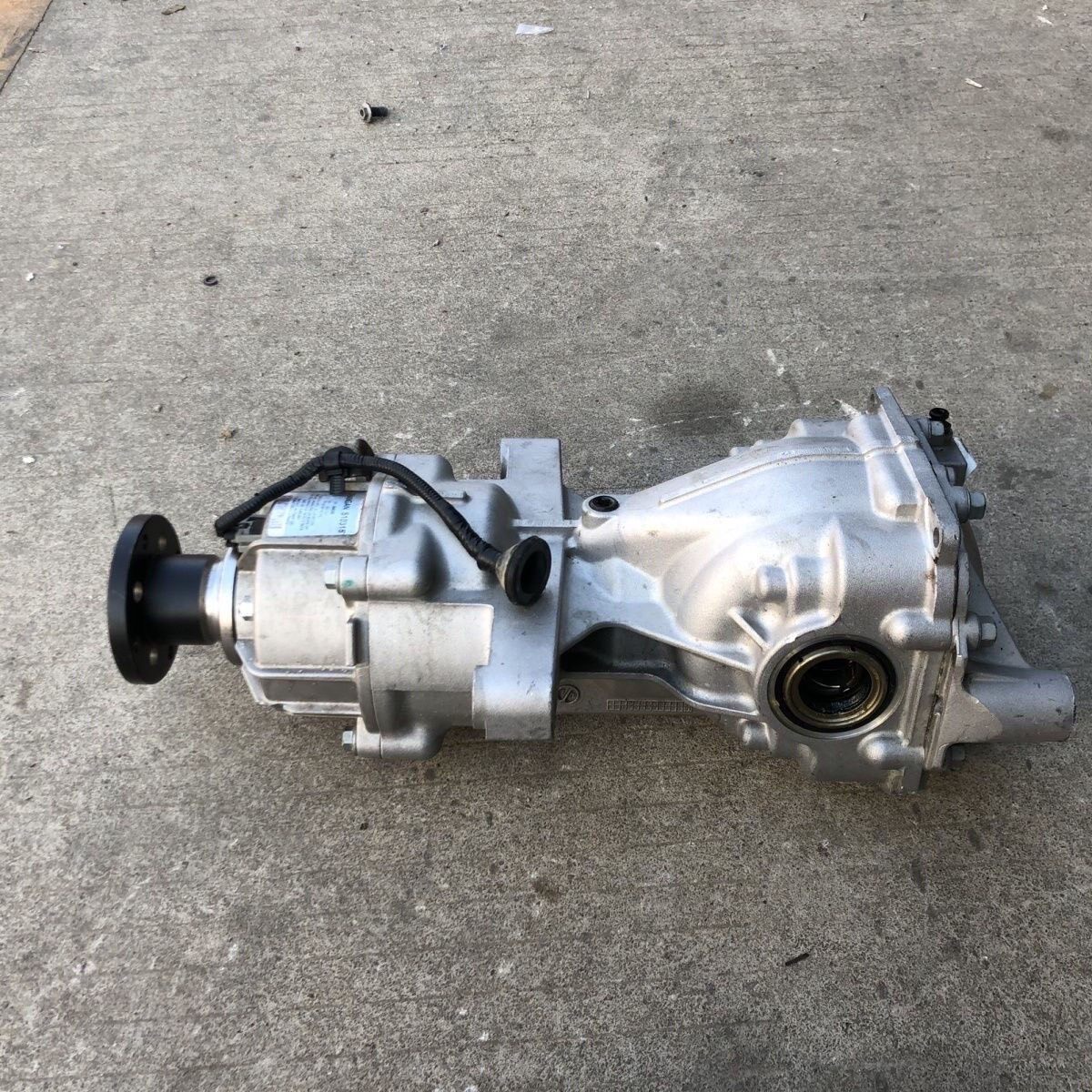 长安CS7595后差速器总成图片