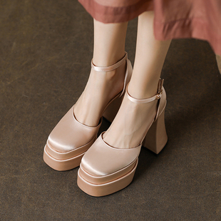 不累脚主婚纱婚鞋神器新款小个子粗跟防水台高跟鞋主持演出宴会鞋