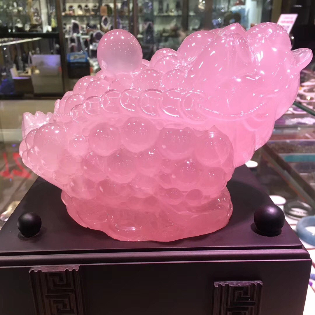 天然莫桑比克冰种粉晶星光粉水晶金蝉雕刻摆件
