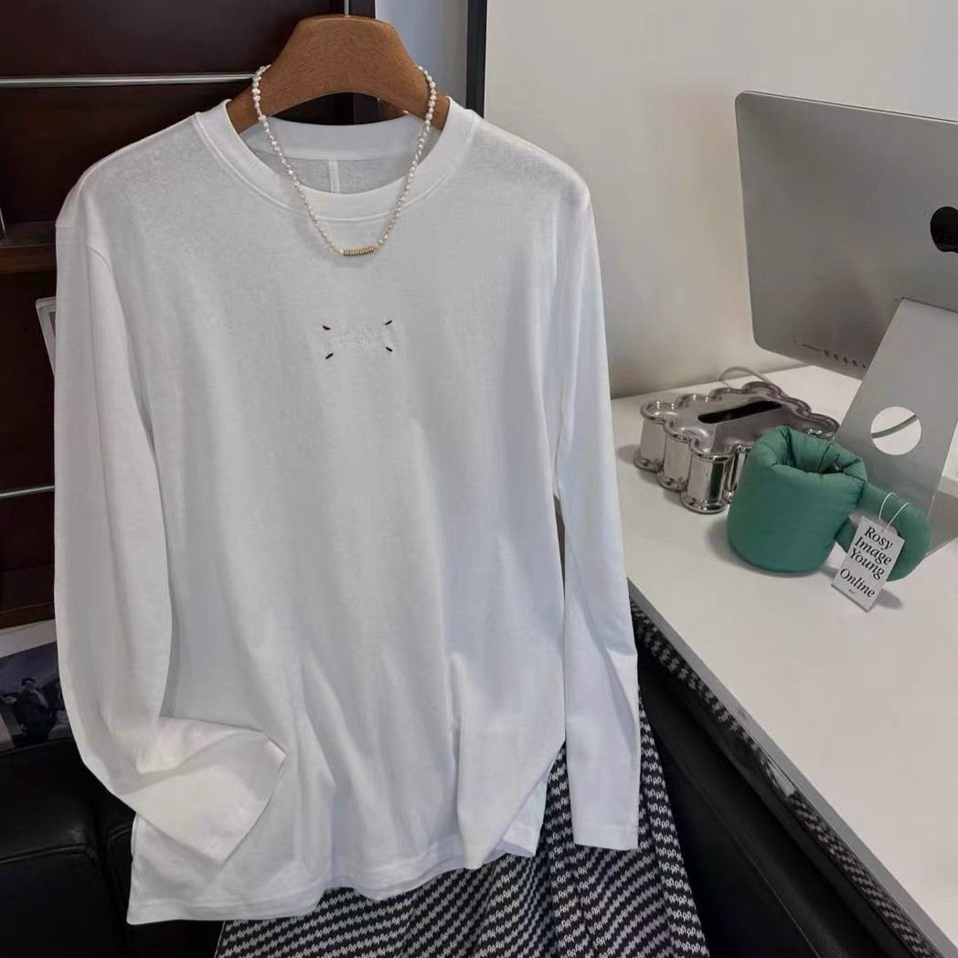 DW2026早春新款刺绣字母设计圆领长袖白色T恤 女装上衣宽松版8291