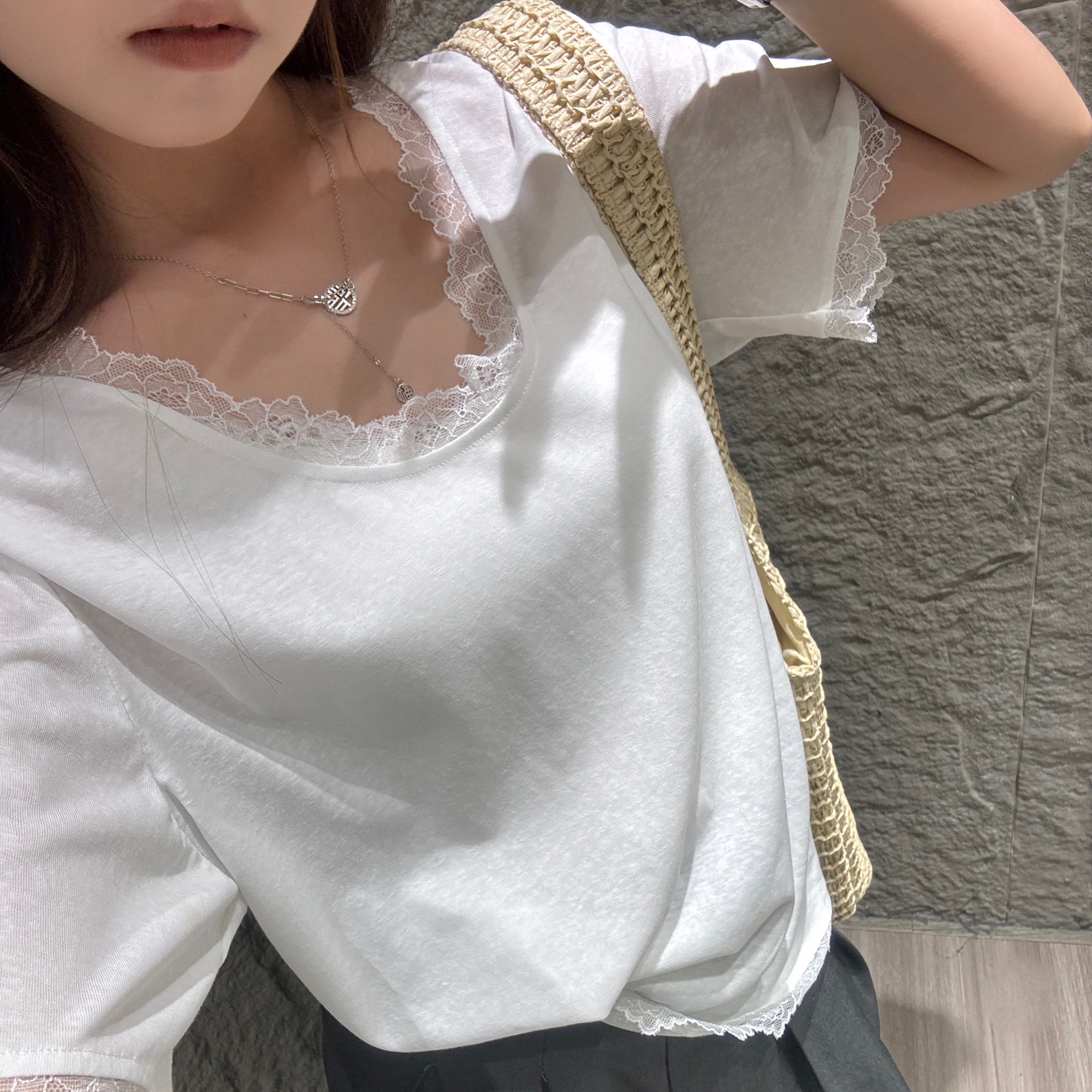 DW夏季高级条纹百搭蕾丝拼接边V领宽松百搭显瘦短袖上衣7725