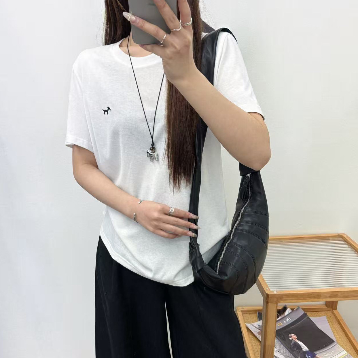 2026春夏休闲风圆领雪花棉短袖刺绣小狗叠穿白色雪花棉T恤女8356