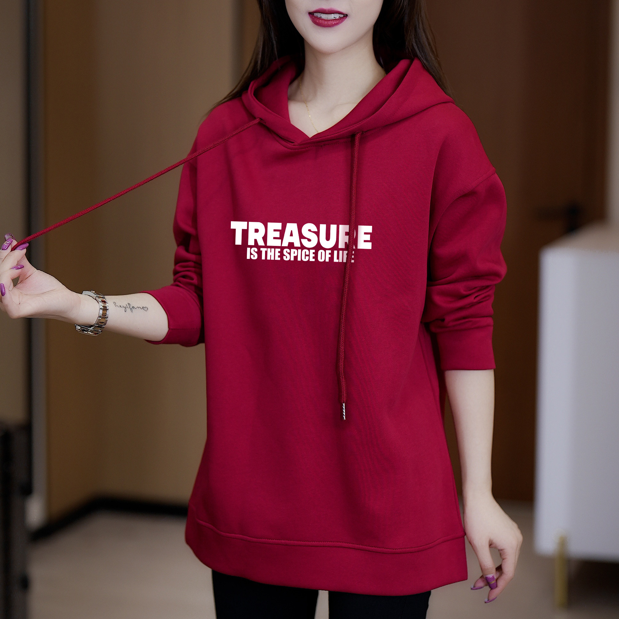 秋冬新款简约风英文字母印花2025年新款大版连帽卫衣休闲宽松减龄