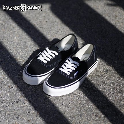 Vans Authentic 44 DX 安纳海姆黑白低帮男女款帆布鞋VN0A38ENMR2