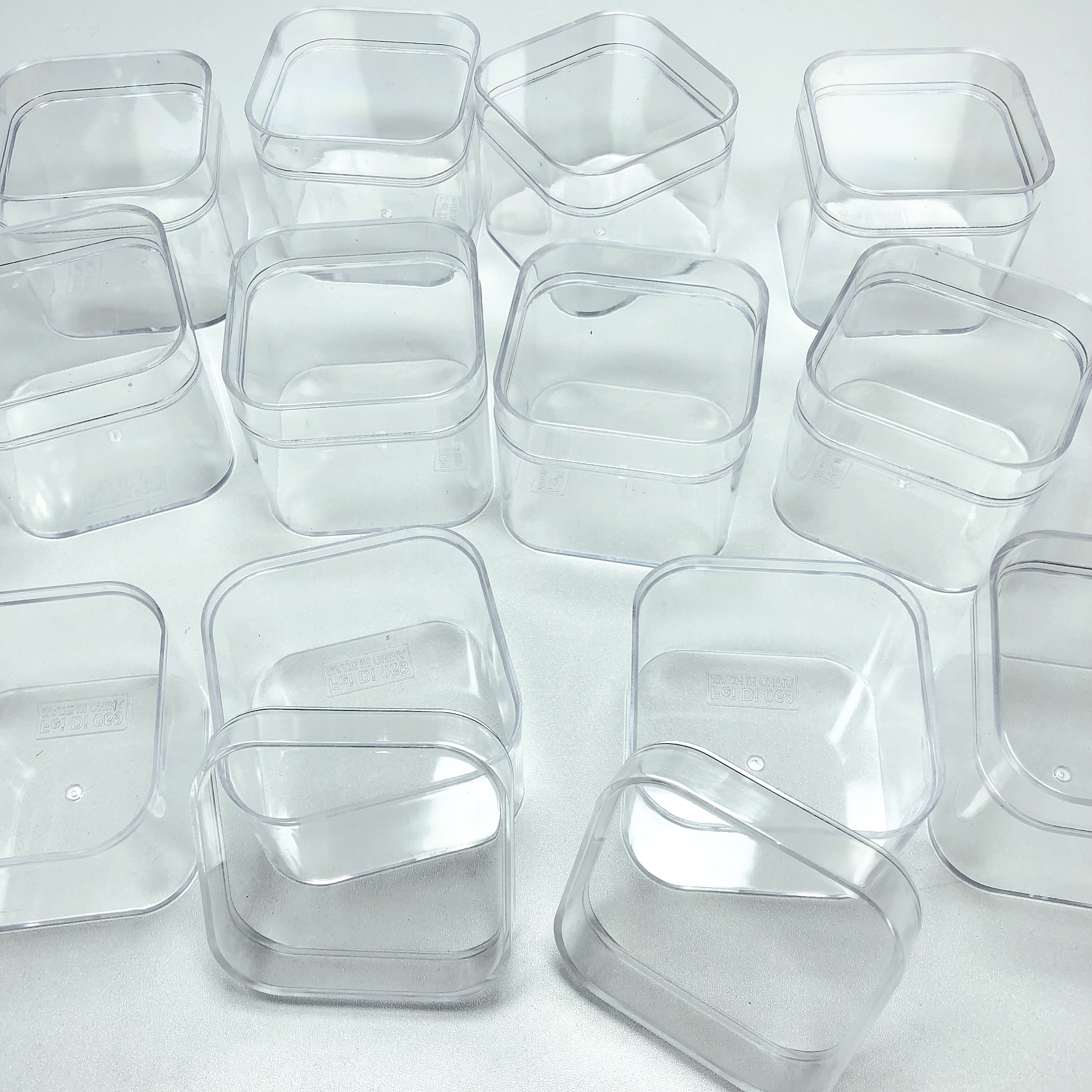 A084约5.5X5.5X4.8CM透明盒子 12个diy手工材料配件满30包邮