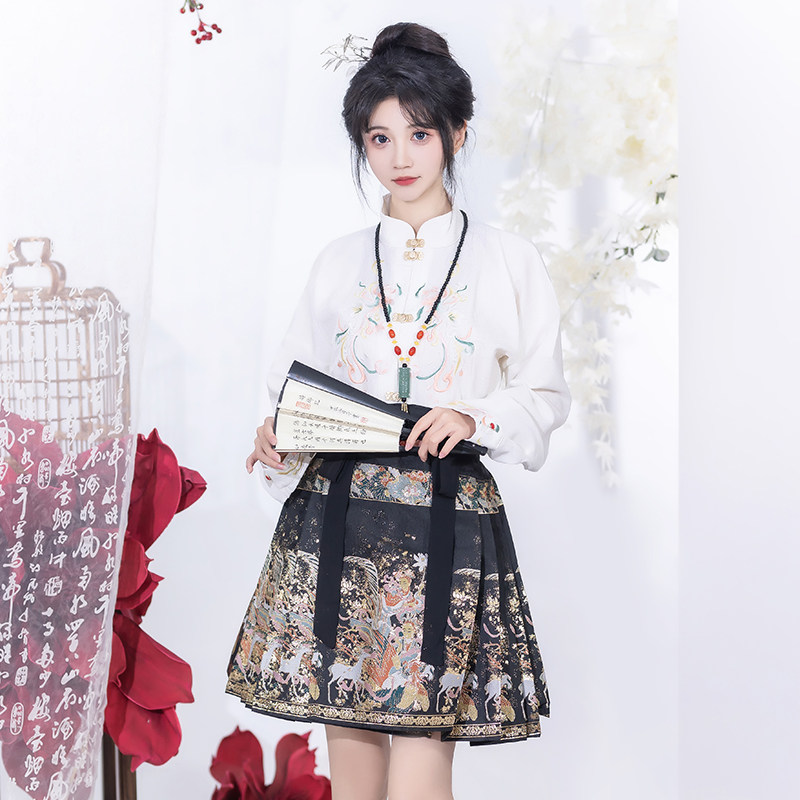 王洪旗香绕原创新中式汉服女织金妆花上衣马面短裙套装汉元素国风