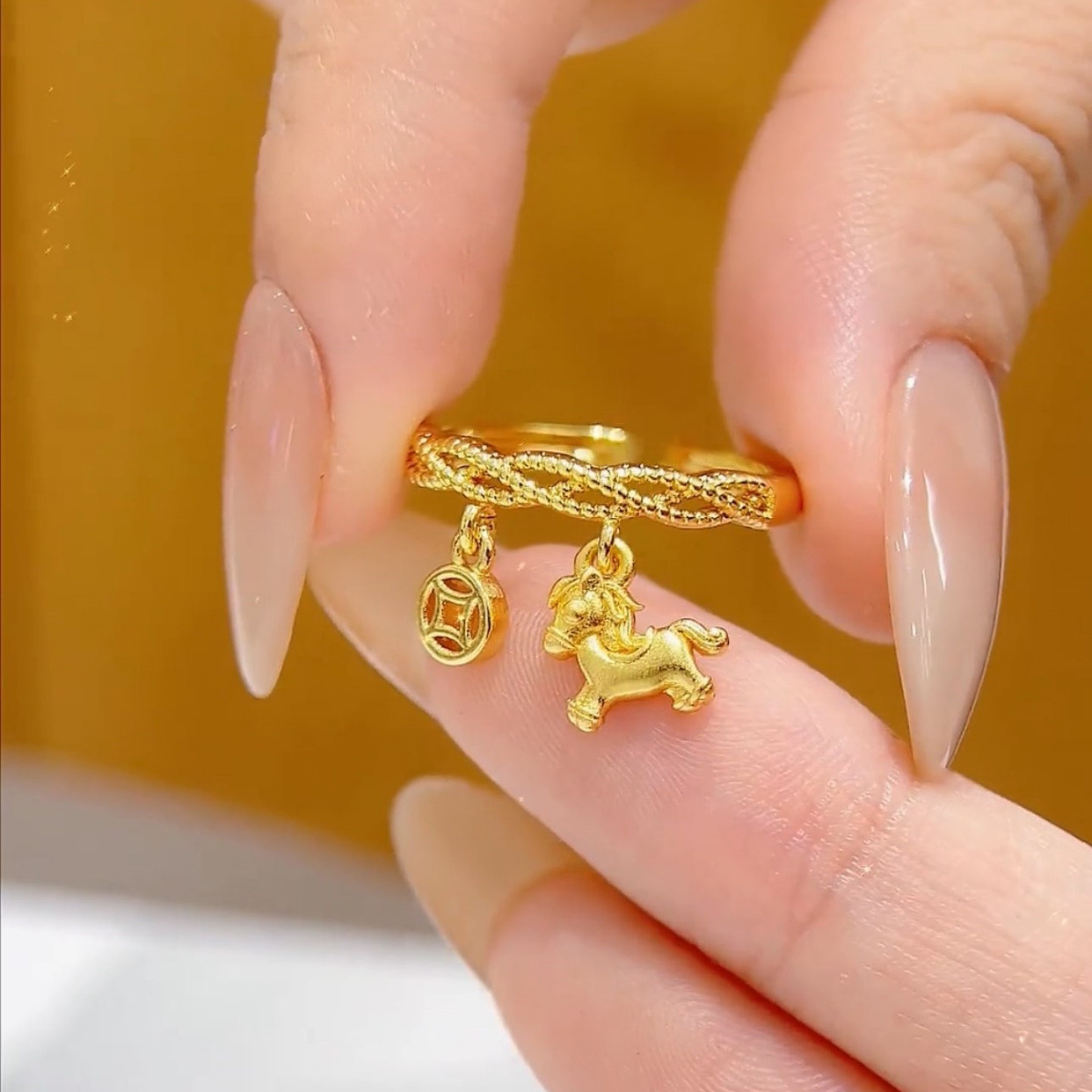 金色马上有钱开口戒指