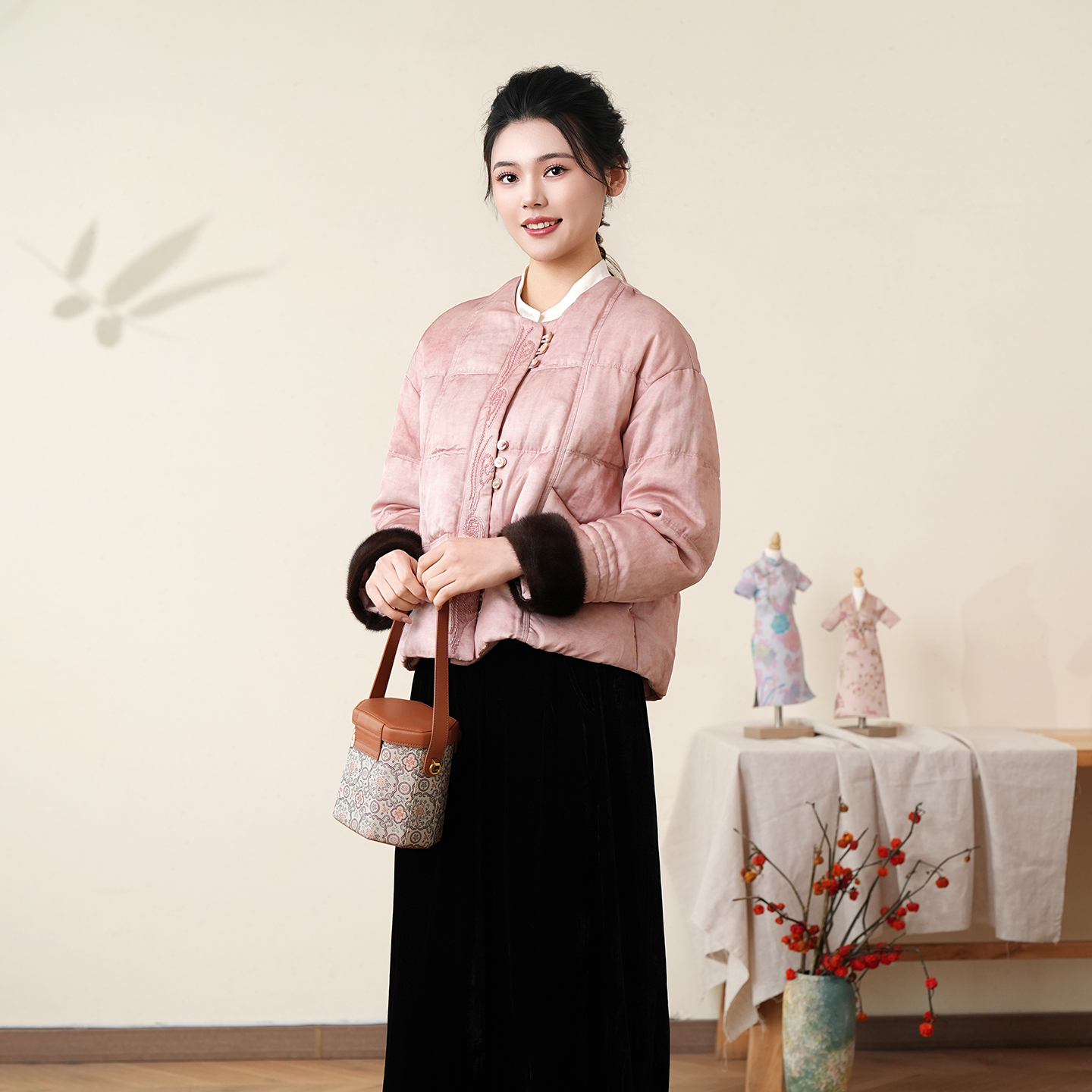 布符新中式「粉色圆领貂毛鹅绒服」2025年冬季女士轻薄时尚羽绒服