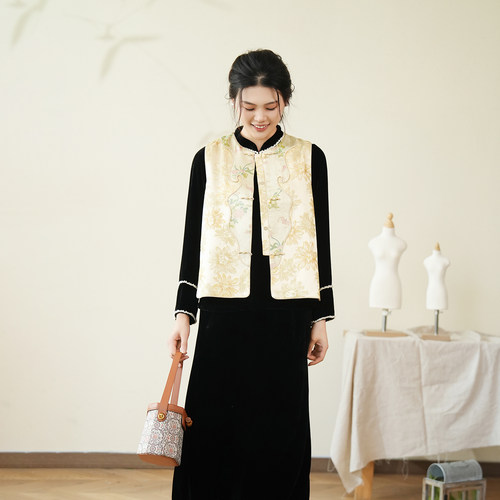 布符新中式「嫩黄丝毛如意贴布造型马甲」年秋手工盘扣国风女