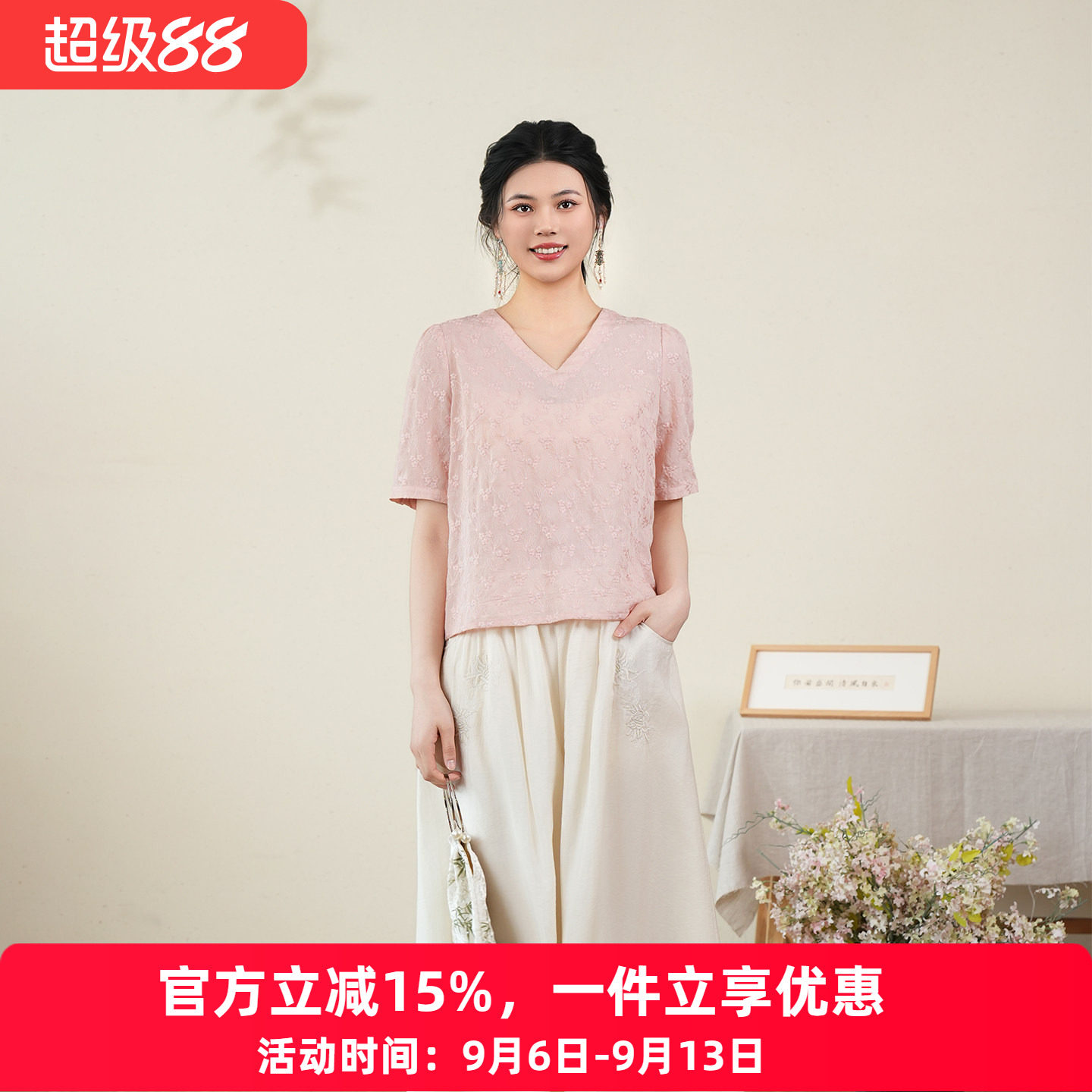 布符新中式花卉刺绣V领女士T恤图片