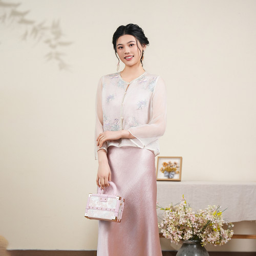 布符新中式重工刺绣短外套女