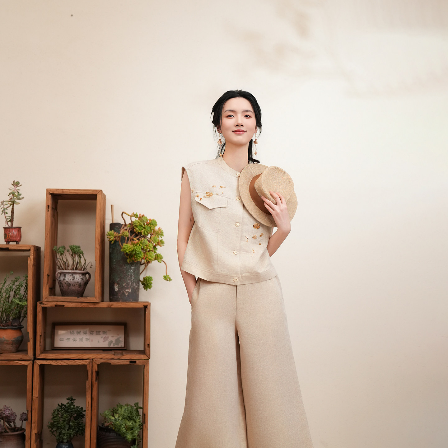 布符新中式「香槟金/粉珠绣马甲」2026年夏季女圆领修身显瘦外搭