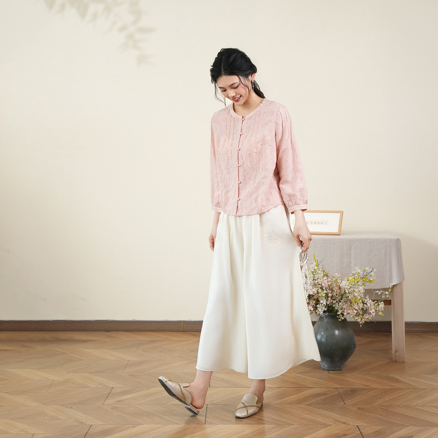 布符新中式「花卉刺绣灯笼袖上衣」2026年夏季新品女士长袖衬衫