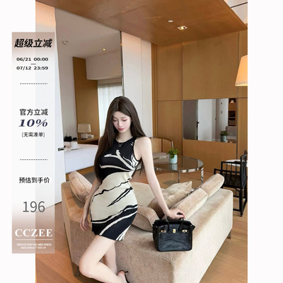 cczee 昼夜剪影 拼色设计感连衣裙女修身显瘦无袖短款吊带包臀裙