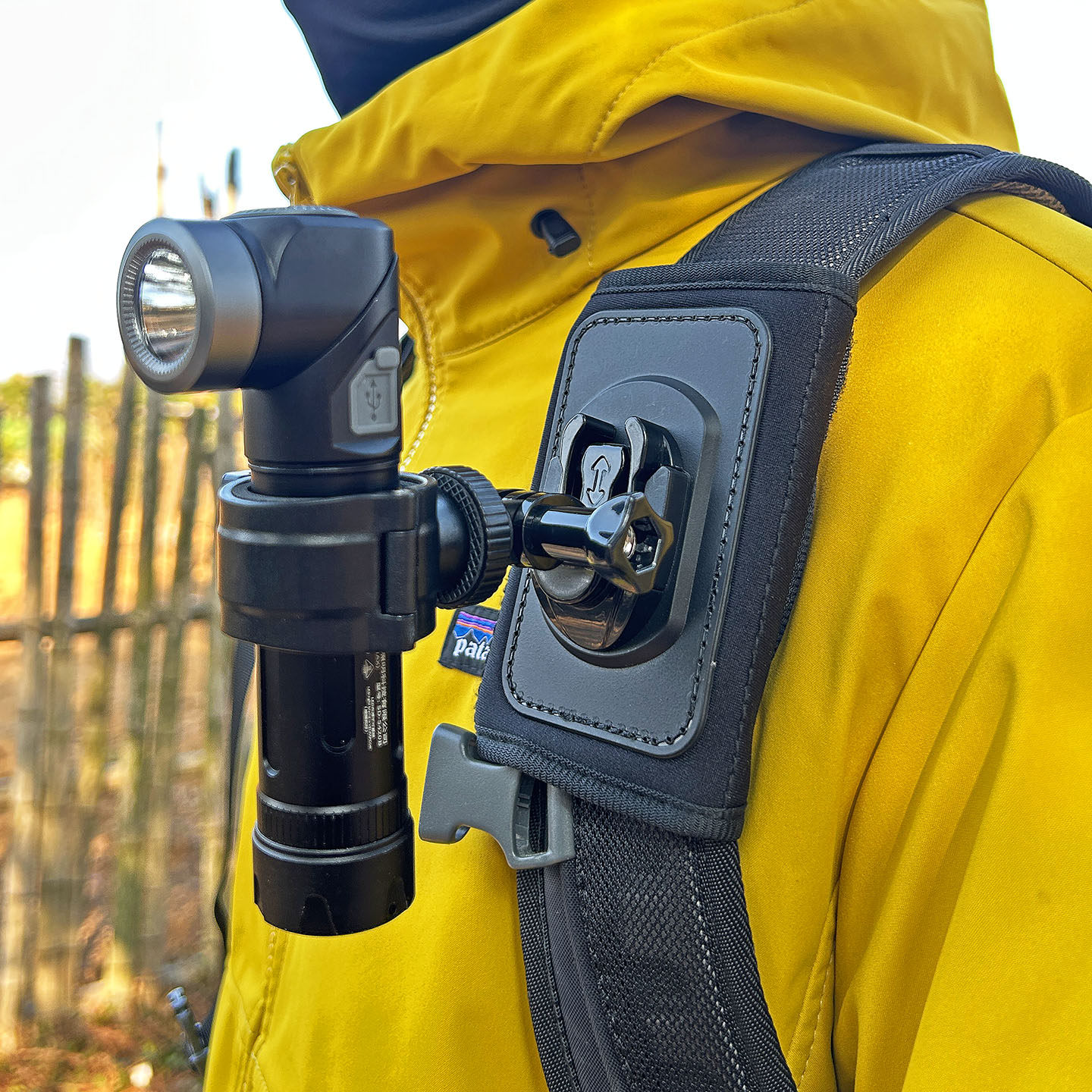 户外快拆夹具可调节角度战术装备灯骑行登山手电配件肩带固定灯架