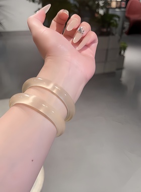 香槟金白月光冰种猫眼玉髓手镯女