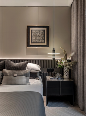 样板房主卧室主人房长辈房床头柜混软装饰品摆件花器装饰组合