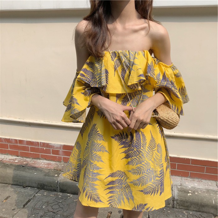 69.90元包邮三亚沙滩裙2019新款女夏一字肩连衣裙吊带抹胸气质显瘦连衣裙短裙