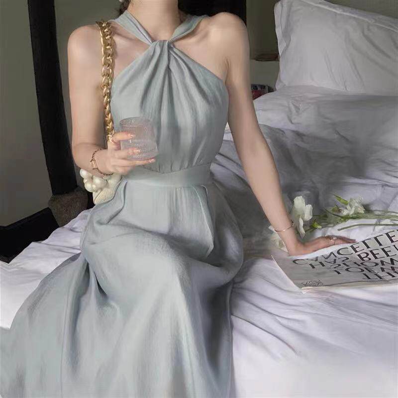 挂脖连衣裙气质女神范露肩锁骨长裙收腰显瘦法式初恋高端吊带裙子
