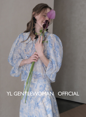 Serein Kare 法式印花两件套装系带泡泡袖上衣印花半裙度假裙