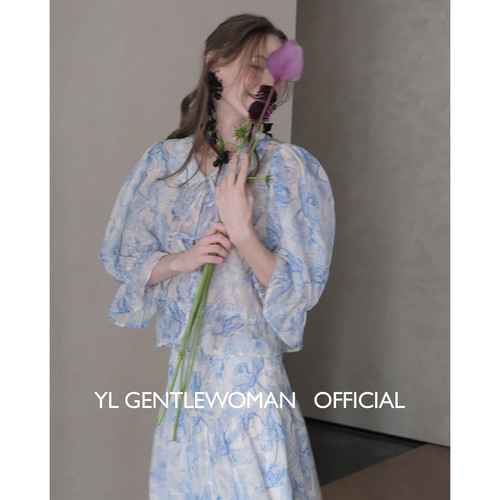 Serein Kare 法式印花两件套装系带泡泡袖上衣印花半裙度假裙