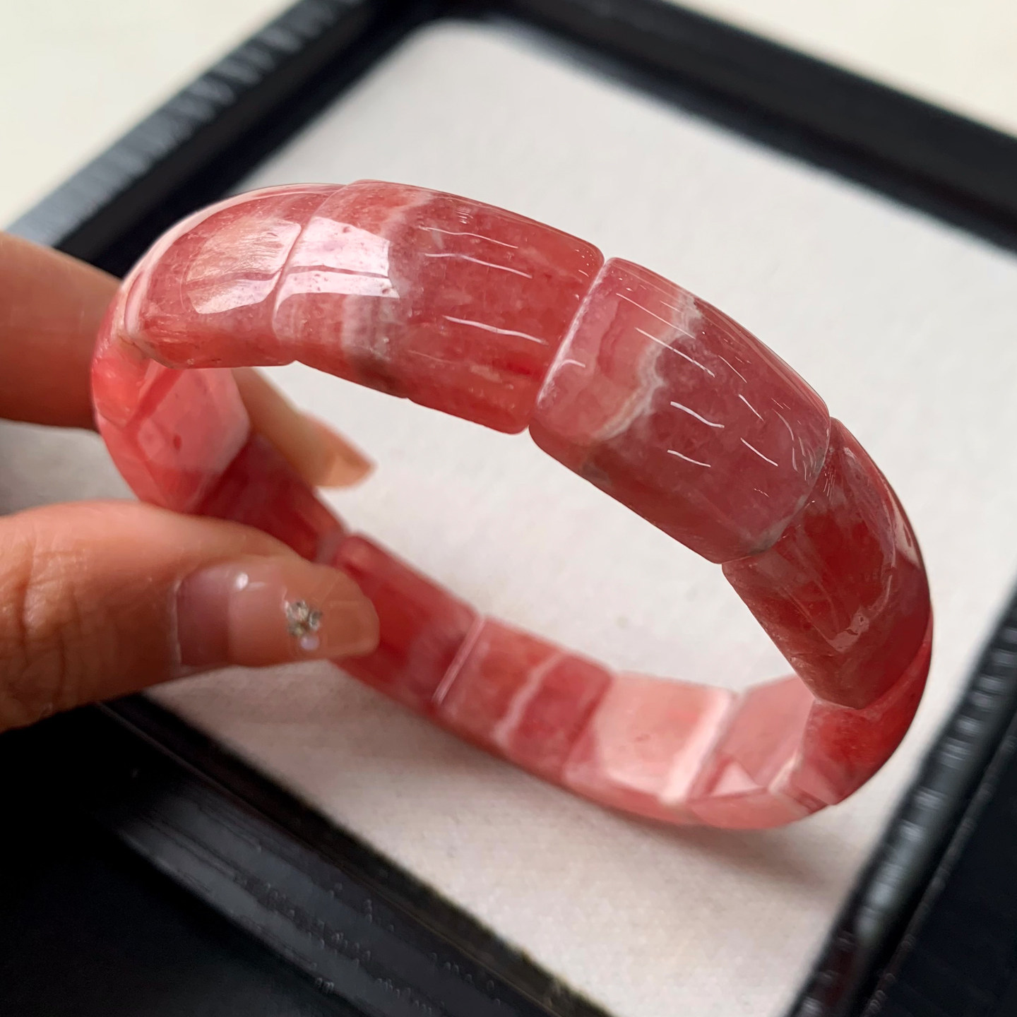 天然阿根廷红纹石手牌单圈五花肉桃花手排送礼物粉水晶手串男女生
