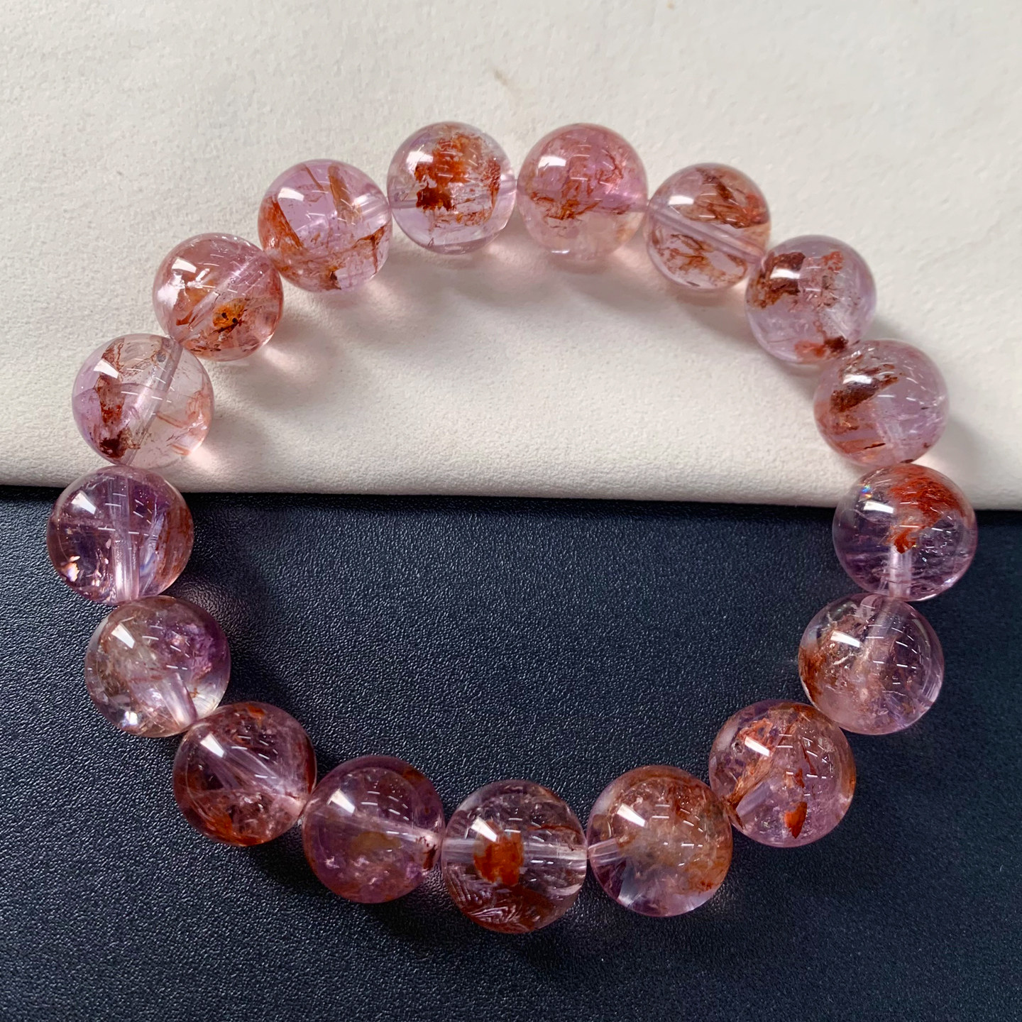 天然冰透粉紫闪灵手串柔雾共生矿物红泥骸骨手链百搭饰品礼物情侣