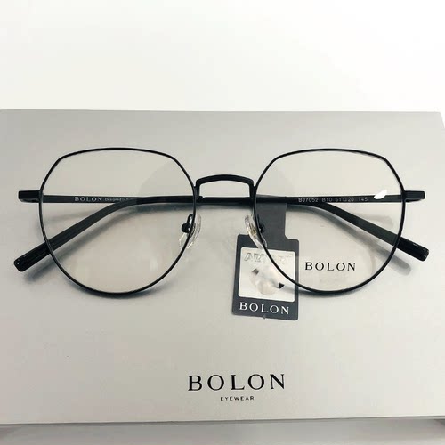 暴龙镜框商场海报王俊凯同款