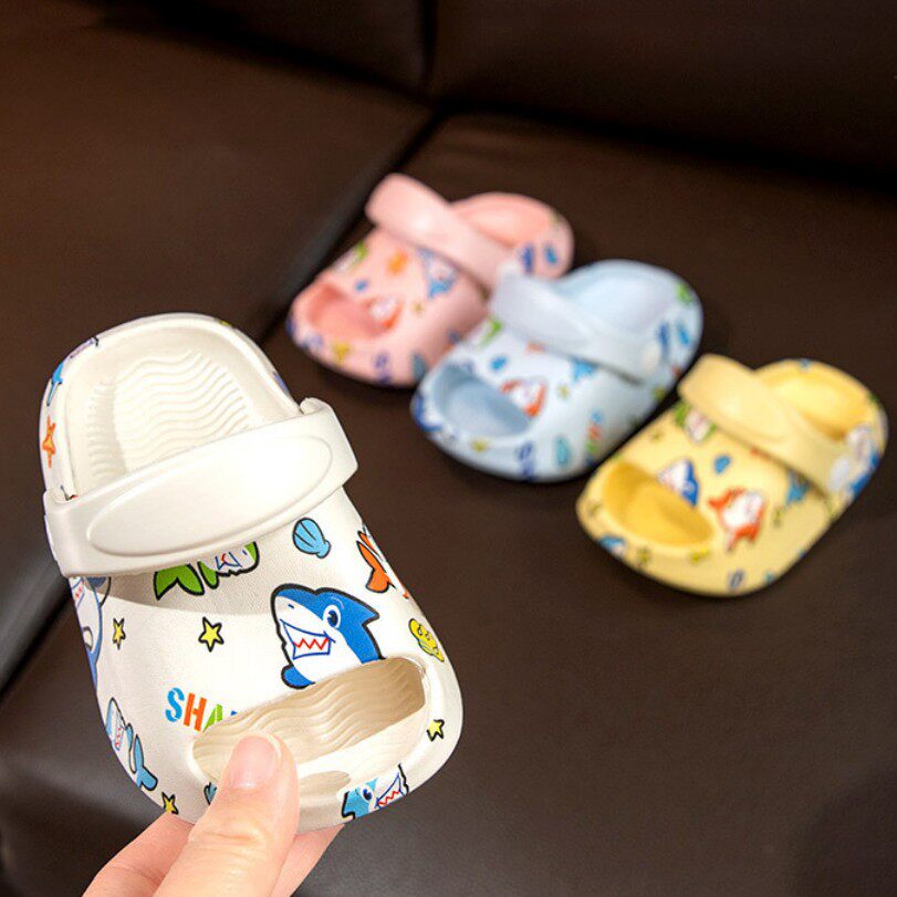 儿童拖鞋夏季新款印花鲨鱼男童宝宝室内外耐磨小童轻便洞洞鞋休闲