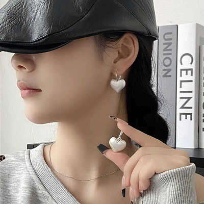 银色拉丝爱心耳扣女小众设计感