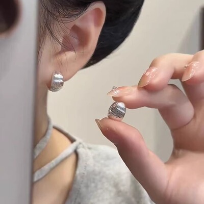 s925银针银色双面拉丝水滴耳环