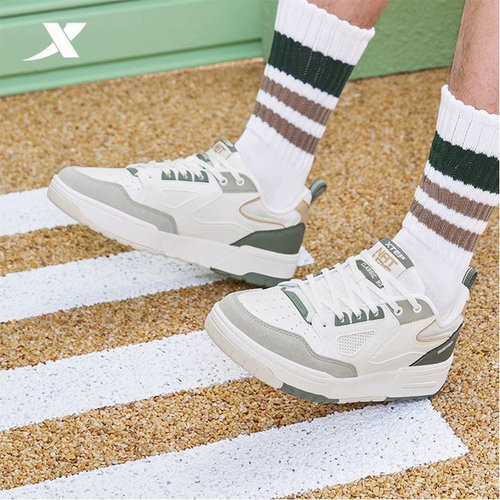 特步男板鞋滑板鞋子低帮