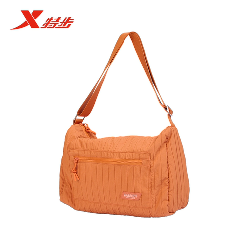 特步挎包男女通用2025新款休闲松弛感慵懒大容量挎包975137132236